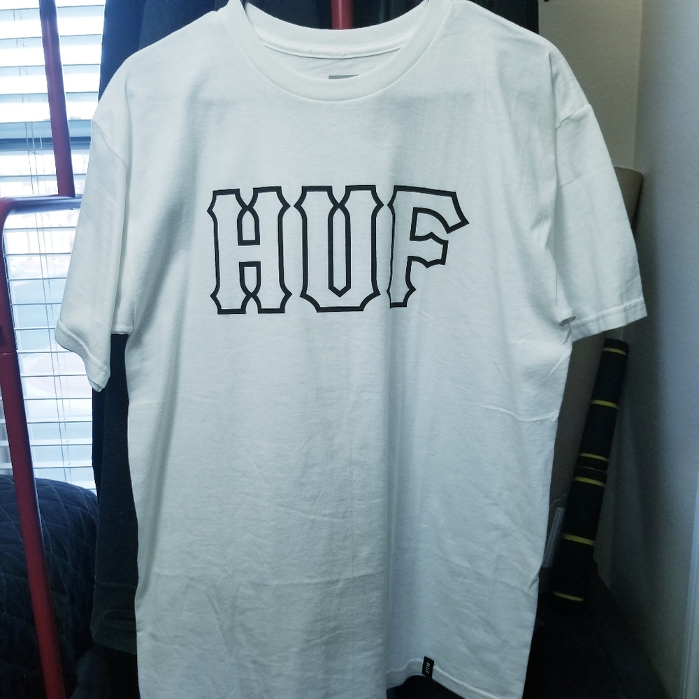 HUF t-shirt